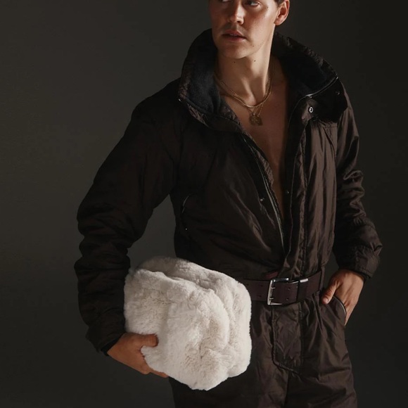 Pouch - Picture 1 of 3